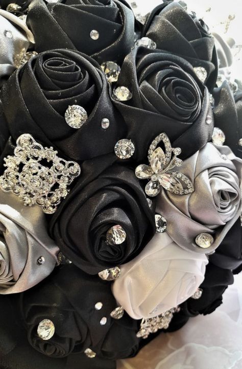 Black Quinceanera Bouquet, Black White And Silver Bouquet, Black Quince Bouquet, Black And Silver Quince Theme, Moon Quince, Black And White Quinceanera, Black Flower Wedding, Black And White Wedding Bouquet, Satin Flower Bouquet