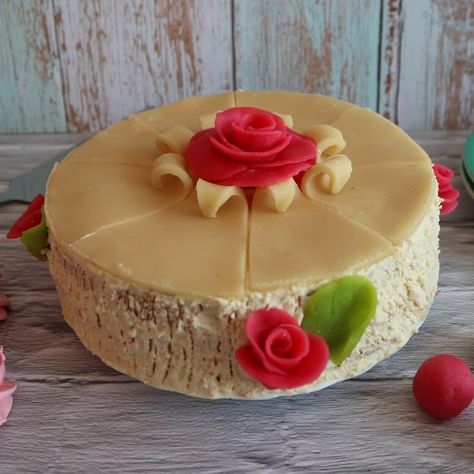 Marzipan cake German Food Dessert, Marzipan Icing, Marzipan Recipes, How To Make Marzipan, Flour Desserts, Almond Flour Desserts, Marzipan Recipe, Marzipan Cake, Icing Recipes