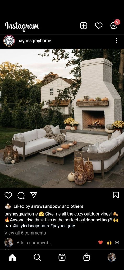 Modern Outdoor Living Space, Modern Outdoor Living, Patio Fireplace, Patio Inspiration, Backyard Renovations, Street House, Fireplace Design, Outdoor Fire, Outdoor Fireplace