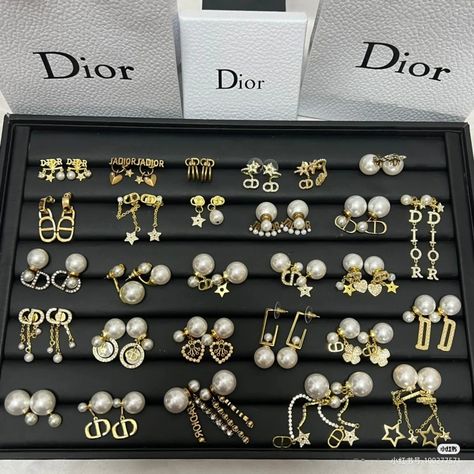 Jewellery Organization, Luxurious Things, Jewelry Hacks, Classy Earrings, Dior Earrings, Expensive Jewelry Luxury, Jewelry Accessories Ideas, Dior Jewelry, Girly Accessories