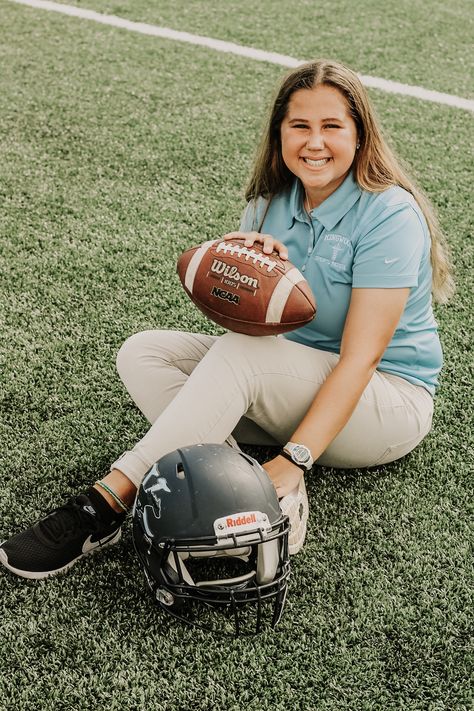 Athletic Trainer Senior Pictures, Athletic Trainer Graduation Pictures, Athletic Training Graduation Pictures, Multisport Senior Pictures, Athletic Trainer Outfit, Senior Picture Ideas Athletes, Senior Pics Sports, Athlete Graduation Pictures, Multi Sport Athlete Senior Pictures