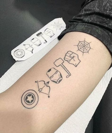 Marvel Tattoo Ideas, Tattoo Ideas Simple, Avengers Tattoo, Nerdy Tattoos, Nerd Tattoo, Art Geek, Comic Tattoo, Marvel Tattoos, Tattoo Magazines