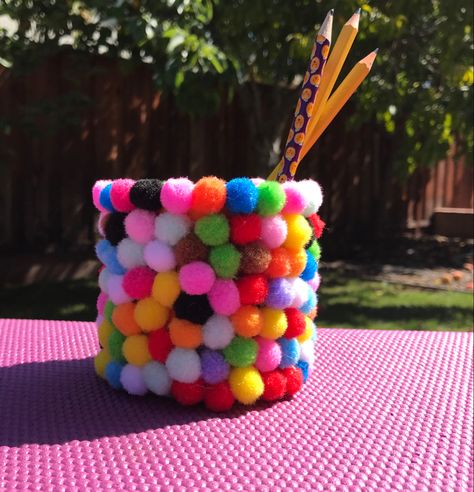 Diy Pencil Cup, Small Pringles Can Ideas, Pringles Can Ideas Decor, Pencil Holders Diy Kids, Diy Pencil Holder, Pencil Cup Holder, Diy Kids Room Decor, Diy Pencil Case, Pringles Can