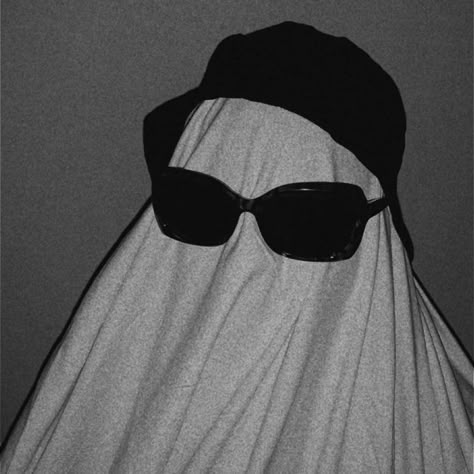 Ghost Aesthetic Icon, Ghost Icon Aesthetic, Weird Profile Pics, Black And White Profile Picture, Tumblr Profile Pics, New Era Cap Outfit Men, Profile Bff Set, Fb Profile Picture, Fb Profile Pictures