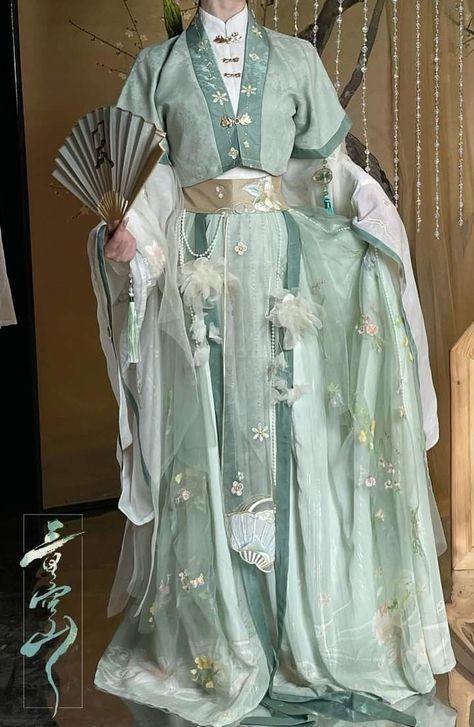 Chinese Hanfu Female, Green Hanfu, Xie Lian Hua Cheng, Cos Dress, Costume Green, Traditional Asian Dress, Hanfu Girl, Fairy Skirt, Hua Cheng