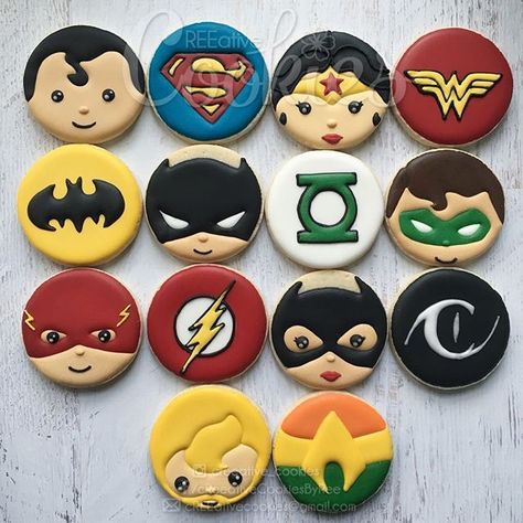 Superman Cookies, Avengers Cookies, Batman Cookies, Superhero Cookies, Biscuit Decoration, Batman Catwoman, Cookies Decoradas, Disney Cookies, Marvel And Dc