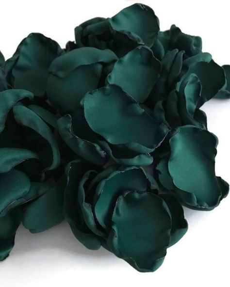 Emerald Green Aesthetic, Emerald Aesthetic, Viridian Green, Flower Girl Petals, Dark Green Aesthetic, Slytherin Aesthetic, Green With Envy, Wedding Table Decor, Green Rose