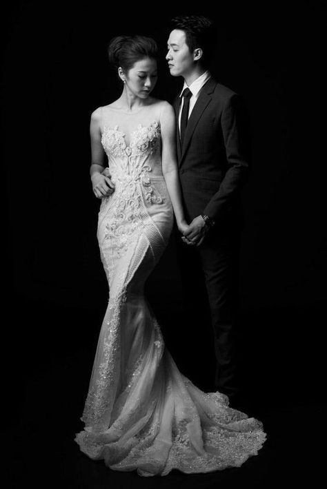 Photography Poses Couples, Bride Groom Poses, Wedding Fotos, Korean Wedding Photography, Wedding Photo Studio, Poses Couples, Wedding Portrait Poses, Pre Wedding Poses, Wedding Picture Poses