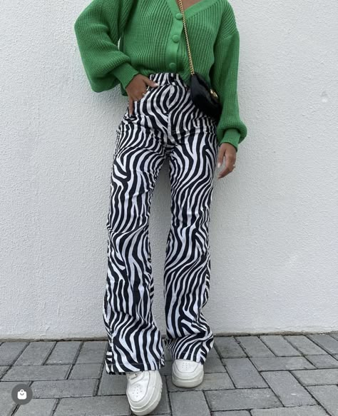 Zebra Pants Outfit Street Styles, Eclectic Winter Outfit, Zebra Print Pants Outfit, Boot Cut Pants Outfit, Dopamine Outfits, Zebra Pants Outfit, Print Pants Outfit, Zebra Print Clothes, Zebra Print Pants