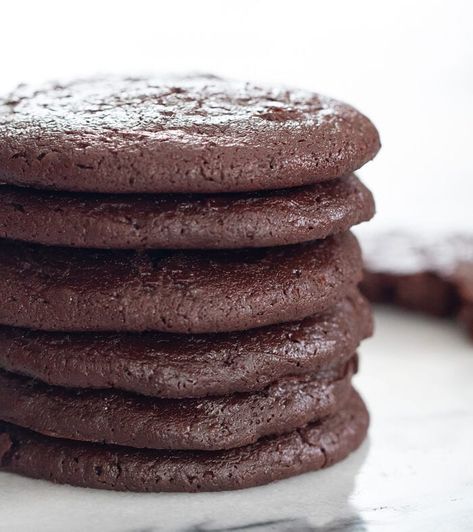 Chocolate Chip Fudge, Chewy Chocolate Brownies, Galletas Keto, Chocolate Fudge Cookies, Fudge Chocolate, Chocolate Yogurt, Chocolate Brownie Cookies, Fudge Cookies, Chewy Brownies