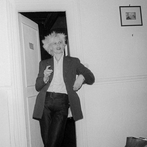 captivating photos of vivienne westwood and johnny rotten during punk's 70s prime Post Punk Fashion, Punks 70s, Vivienne Westwood Punk, Viviane Westwood, Malcolm Mclaren, Punk Mode, Ray Stevenson, Johnny Rotten, 70s Punk