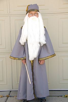 Easy Dumbledore costume!! Albus Dumbledore Costume, Dumbledore Costume, Best Fancy Dress Costumes, Bible Costumes, Harry Potter Kostüm, Harry Potter Costumes, Harry Potter Halloween Costumes, Harry Potter Cosplay, Festa Harry Potter