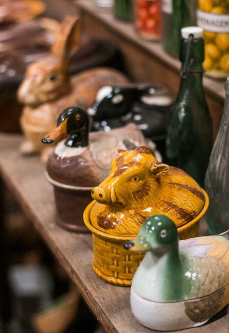 France Food, French Flea Market, Kitchen Objects, Paris Flea Markets, Kitchenware Shop, Festive Dinner, Antique Fairs, Antique Pottery, Party Platters