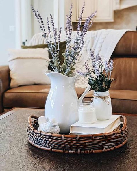 25+ Stylish Ways To Decorate Your Coffee Table - momooze.com Farmhouse Coffee Table Decor, Coffee Table Decor Living Room, Table Centerpieces For Home, Coffee Table Centerpieces, Tafel Decor, Table Decor Living Room, 강아지 그림, Coffee Table Farmhouse, Coffee Table Styling