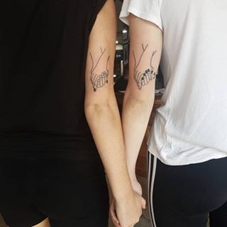 Holding Onto Each Other Cute Best Friend Tattoos, Matching Bff Tattoos, Handwriting Tattoos, Promise Tattoo, Best Friend Relationship, Matching Best Friend Tattoos, Tattoo Trend, Bff Tattoos, Friendship Tattoos