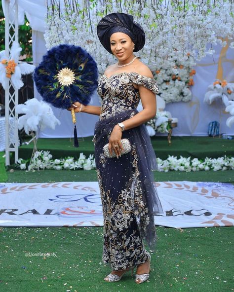 George Material Nigerian Styles, African Bride Dress, George Styles, Igbo Wedding Dress, Nigerian Traditional Dresses, Nigerian Wedding Dresses Traditional, Latest Asoebi Styles, African Lifestyle, Nigerian Wedding Dress