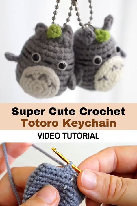 This tutorial is made for everyone who wants to learn about amigurumi. You can make a simple but absolutely cute project. There is a step by step guide from scratch to finish, also a free pattern you can use.The pattern is written in the video, you just have to pause it and write it on a sheet of paper, if that makes it easier for you to follow. Likewise, the video tutorial is very well explained, it is not very difficult, you just have to pay close attention to it. Crochet Keychain Totoro, Crochet Totoro Keychain, Totoro Crochet Pattern, Totoro Keychain, Totoro Crochet, Totoro Amigurumi, Crochet Totoro, Super Cute Crochet, Amigurumi For Beginners