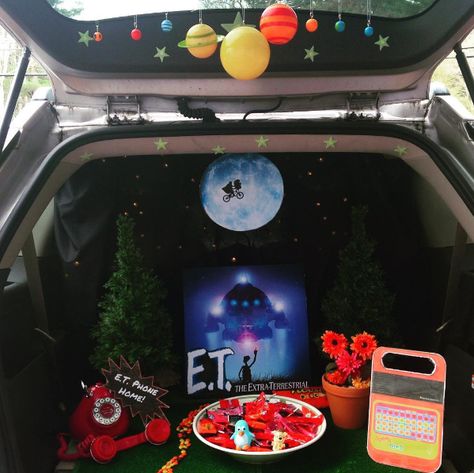 Bell and Monty have the best seat in their E.T. themed trunk or treat display! Happy Halloween! #TheAdventuresofBellandMonty #BellandMontysfirsthalloween #halloweendisplay #ETtheExtraTerrestrial #happyhalloween Follow Their Instagram and Never Miss an Adventure: https://www.instagram.com/theadventuresofbellandmonty/ Et Trunk Or Treat Ideas, Et Trunk Or Treat, Video Game Trunk Or Treat Ideas, Fall Festival Activities, Festival Activities, Trunk Or Treat Ideas, 80s Theme Party, School Halloween, 80s Theme