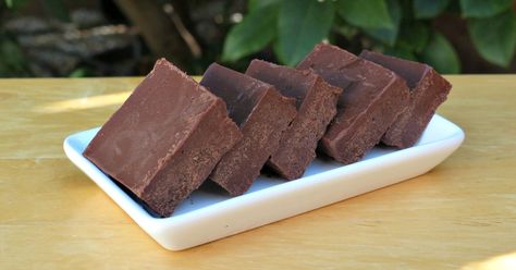 The Best Coconut Oil Fudge Recipe - Whole Natural Life Eoe Recipes, Coconut Oil Fudge, Primal Eating, Healthy Fudge, Paleo Christmas, Chocolate Coconut Cookies, Gaps Recipes, Candida Cleanse, Aip Desserts