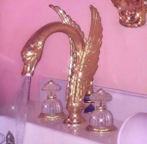 Gold Aesthetic, Mountain Dew, Princess Aesthetic, My Dream House, Casas De Ensueño, Dream House Decor, Dream Home Design, Aesthetic Room Decor, Aphrodite