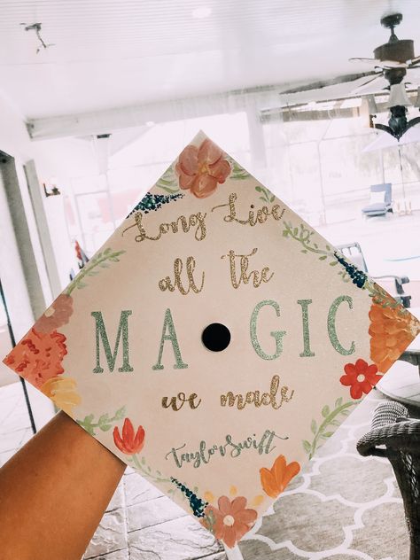 Long Live Graduation Cap, Grad Cap Ideas Taylor Swift, Gemma Core, Taylor Swift Graduation Cap, Taylor Graduation, Tamu Graduation, Taylor Swift Graduation, Graduation Cap Pictures, Graduation Hats