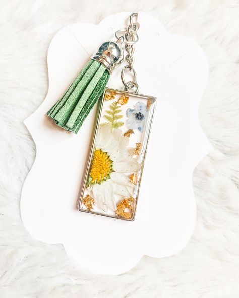 Resin Flower Charm Jewelry Gift, Flower Resin Keychain, Pressed Flower Keychain, Resin Flower Key Chain, Resin Flower Pendant Jewelry With Flower Charm, Resin Pendants Flower, Pendant Keychain, Keychain Handmade, Resin Uses