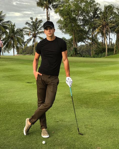 River Viiperi Golf Style Men, Golf Senior Pictures, River Viiperi, Boys Golf, Latin Men, Instagram Men, Senior Guys, Golf Attire, Senior Poses