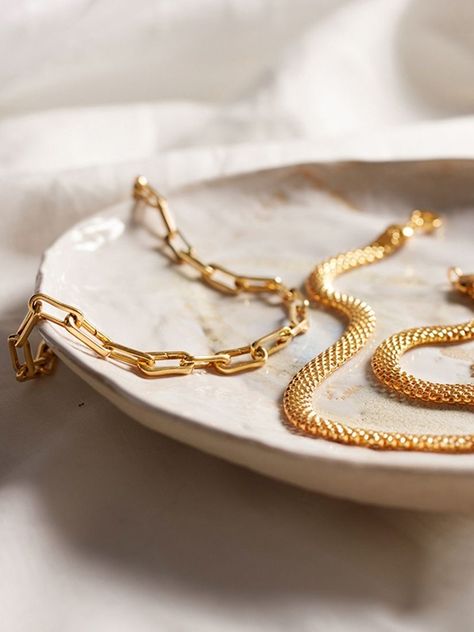 Jewellery Gold Chain, Italian Aesthetic Jewelry, Fine Jewellery Photography, Simple Jewelry Photography, Gold Chain Photography, Jewelry Collection Photography, Jewlrey Aesthic Photography, Vintage Jewelry Photography, Necklaces Photography Ideas