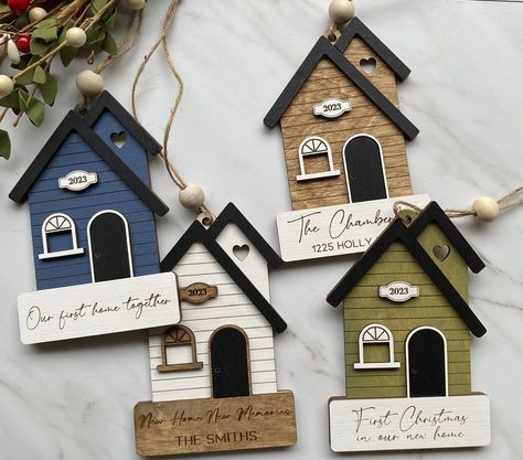 Celebrate new beginnings with personalized gifts featuring white stained wood, laser-engraved home ornaments, and heartfelt messages for new homeowners! Glowforge Gifts, Paper Ornaments Diy, Laser Crafts, Wood Laser Ideas, Laser Cut Christmas, Christmas Cutouts, New Home Ornament, Gift For New Home, Engraving Ideas