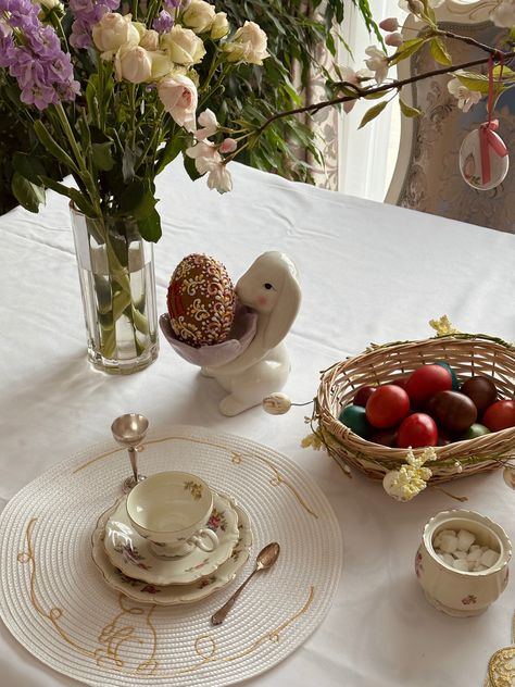 Easter Aesthetic Tumblr, Vintage Easter Aesthetic, Easter Decorations Aesthetic, Easter Decor Aesthetic, Easter Sunday Aesthetic, Aesthetic Easter Eggs, Happy Easter Aesthetic, Easter Aesthetic, Easter Dinner Table