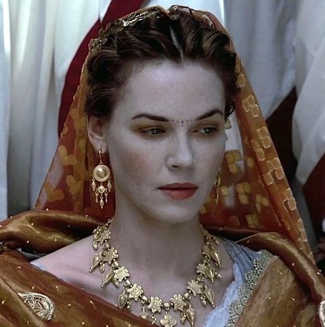 Connie Nielsen as Lucilla in Gladiator - 2000 Ceryse Hightower, Cleopatra Movie, Connie Nielsen, Gladiator 2000, Gladiator Movie, Roman Dress, Toga Party, Roman Fashion, Movie Costumes