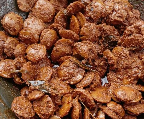 Rendang jengkol rasanya gurih dengan balutan bumbu rendang yang pedas. Pastinya makin enak dimakan dengan nasi hangat. Tak kalah enak dengan rendang daging. Rendang Daging, Food Channel, Fruit Drinks, Steak, Almond, Yummy Food, Google Search, Fruit, Drinks