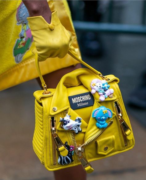 Photo: Getty Images ... NYFW: Love @Moschino never misses a detail.  Look at the moto-biker bags seen in the SS22 collection! Funny Bags, Handmade Fabric Bags, Leather Bag Pattern, Novelty Bags, Fancy Bags, Fabric Accessories, Leather Books, Accessories Fashion, Love Moschino