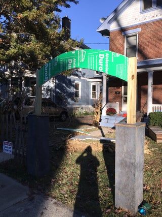 Diy Graveyard Entrance, Cemetery Sign Diy, Graveyard Archway Diy, Halloween Cemetery Arch, Diy Halloween Cemetery Entrance, Cemetary Archway Diy, Halloween Cemetery Columns Diy, Hocus Pocus Decorations Outdoor, Diy Cemetary Entrance