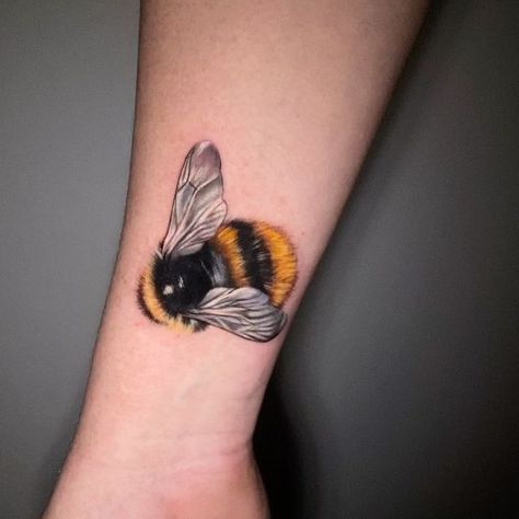 Fluffy Bee Tattoo, Colour Bee Tattoo, Bee Tattoo Color, Bumble Bee Tattoo Color, Coloured Bee Tattoo, Realistic Bee Tattoo, Honey Bee Tattoo Ideas, Bumblebee Tattoo, Bee Tattoo Manchester