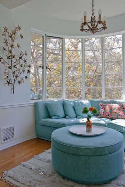 30 Bay Window Decorating Ideas Blending Functionality with Modern Interior Design Bay Window Couch, Bay Window Seating Area, Window Seating Area, Bay Window Seating, Round Couch, Bay Window Living Room, Window Seating, Patio Stone, Fireplace Outdoor