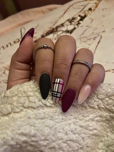 Almond Burberry Nails, Plaid Almond Shaped Nails, Burberry Plaid Nails, Simple Autumn Nails Short Almond, Fall Nails Maroon Burgundy, Fall Nail Designs Burgundy, Autumn Nails Almond Shape, Almond Nails Fall Colors, Almond Autumn Nails