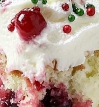 Cranberry Christmas Poke Cake, Easy Cranberry Christmas Cake, Cake Mix Cranberry Cake, Dessert Recipes Using Angel Food Cake, Cranberry Poke Cake Recipes, Cranberry Dump Cake Recipes, Homemade Granny Cake, Cranberry Cake Christmas, Cake Mix Christmas Desserts