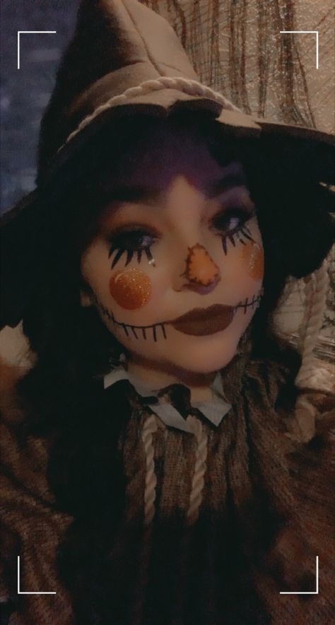 Scary Crow Costume, Creepy Scarecrow Costume Women, Halloween Costume Makeup Looks, Womens Halloween Makeup Scary, Scarecrow Halloween Costume Ideas, Scarecrow Halloween Makeup Cute, Female Scarecrow Makeup, Spooky Scarecrow Makeup, Scarecrow Makeup Simple