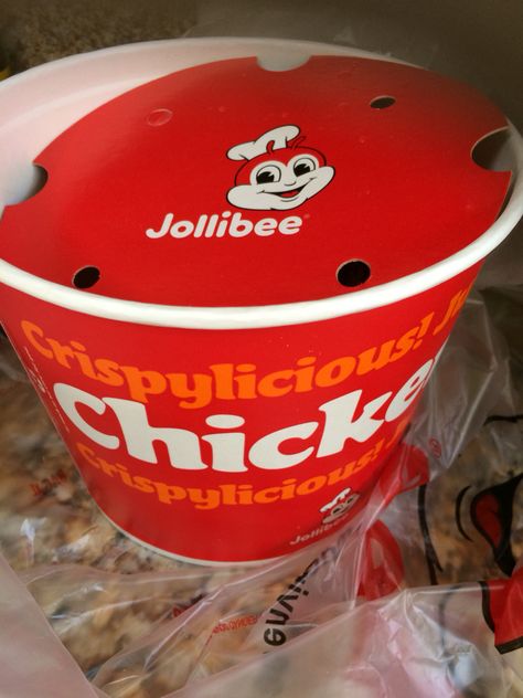 Jollibee bucket treats Jollibee Bucket, Chicken Joy, Filipino Food, Filipino Recipes, Coffee Cans, Fried Chicken, Fuel, Chicken, Drinks