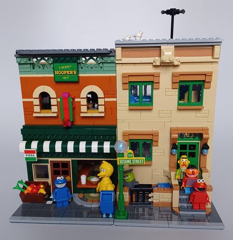 Lego Sesame Street, Big Lego Sets, Lego Street, Lego Modular Buildings, Disney Lego, Lego Furniture, City Neighborhood, Big Lego, Lego Modular