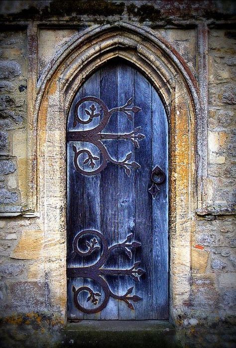 Oxfordshire England, Gorgeous Doors, Vintage Doors, Cool Doors, Rustic Doors, Old Door, Old Doors, Blue Door, Garden Doors