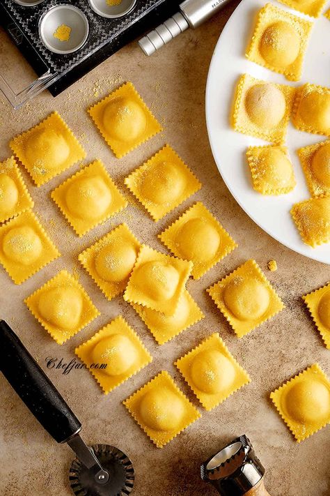 Homemade Chicken Ravioli Without Pasta Machine - Chefjar Ravioli Dough Recipe, Homemade Ravioli Dough, Homemade Ravioli Recipe, Ravioli From Scratch, Making Ravioli, Ravioli Recipe Homemade, Chicken Ravioli, Make Fresh Pasta, Ravioli Dough