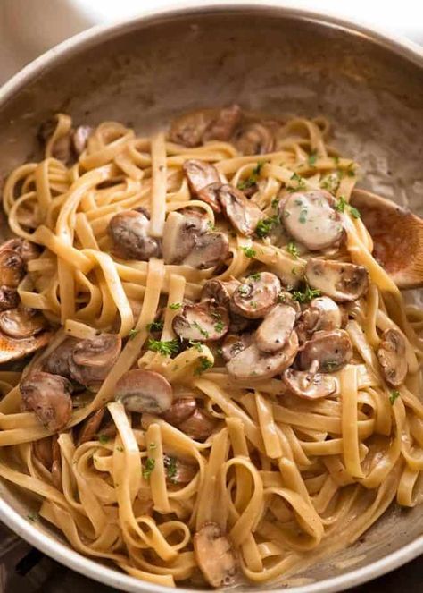 Recipe Tin Eats, Pasta With Alfredo Sauce, Creamy Parmesan Sauce, Creamy Mushroom Pasta, Recipetin Eats, How To Cook Mushrooms, Bacon Pasta, Roasted Mushrooms, Pasta Dinners