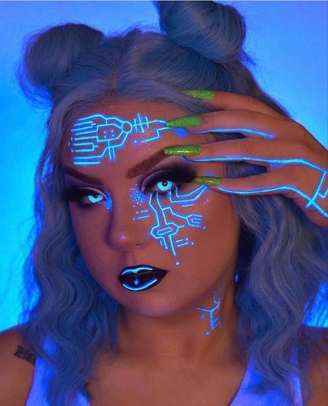 Rave Face Paint, Alien Face Paint, Sci Fi Makeup, Edc Makeup, Cyberpunk Makeup, Futuristic Makeup, Alien Makeup, Eyeliner Designs, Show Makeup