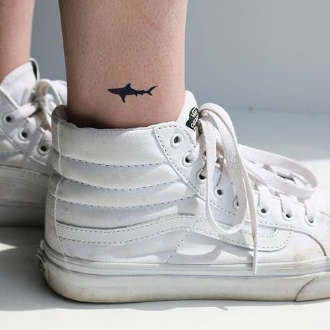 Small Shark Tattoo, Hai Tattoo, Sea Dog, Inkbox Tattoo, Shark Tattoo, Ocean Tattoos, Tattoo Signs, Shark Tattoos, Tattoo Designs And Meanings