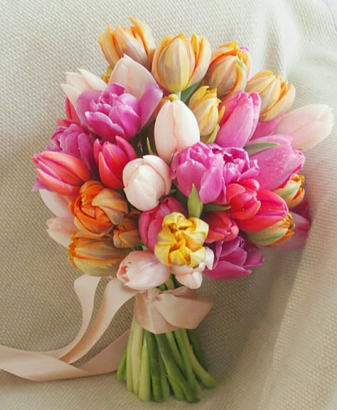 Spring Flower Bouquet, Freesia Flowers, Birthday Flowers Bouquet, Tulip Wedding, Summer Wedding Bouquets, Dream Wedding Decorations, Drink Bar, Spring Wedding Colors, Good Morning Beautiful Quotes