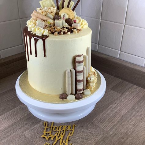 Chocolate Cake Birthday, Cake With White Chocolate, White Chocolate Buttercream, White Chocolate Cake, Chocolate Dreams, Fudge Cake, Chocolate Buttercream, Birthday Cake Decorating, Cake Chocolate