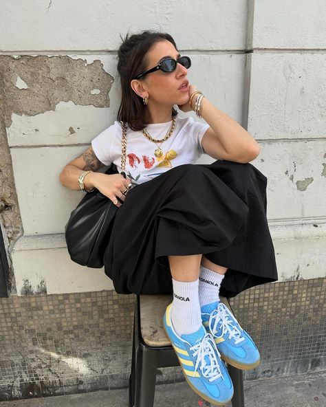 rebeca oksana | spring is officially maxi skirt season 🎀⭐️🍒 | Instagram Adidas Outfits, Adidas Outfit Shoes, Japan Fashion Street, Skirt And Sneakers, Adidas Outfit, Adidas Samba, Casual Fits, Skirt Outfits, Fitness Inspo