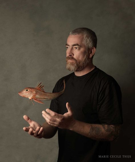 Alex Atala | chef cook - Studio Marie Cecile Thijs Chef Portrait, Food Portrait, Cooking Icon, Cooking Quotes, Cooking Photography, People Pictures, Culinary Techniques, Restaurant Photography, Environmental Portraits